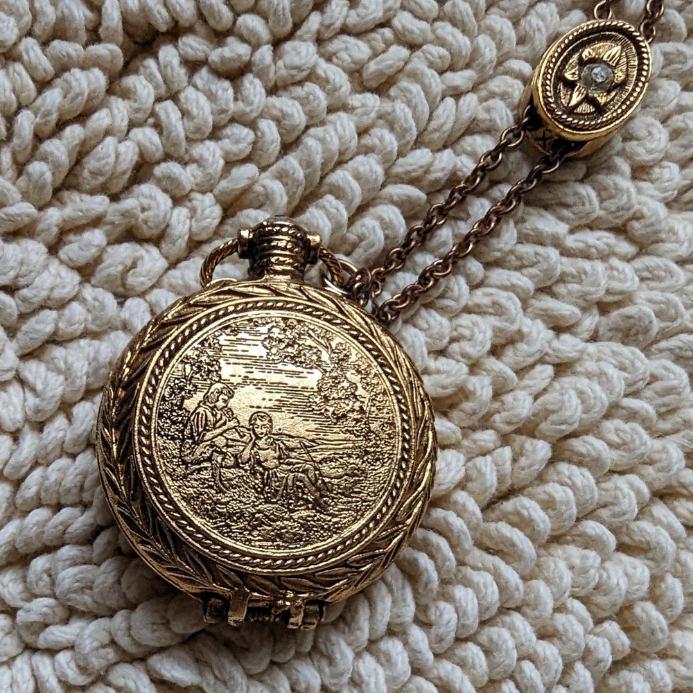 Vintage perfume locket '80s